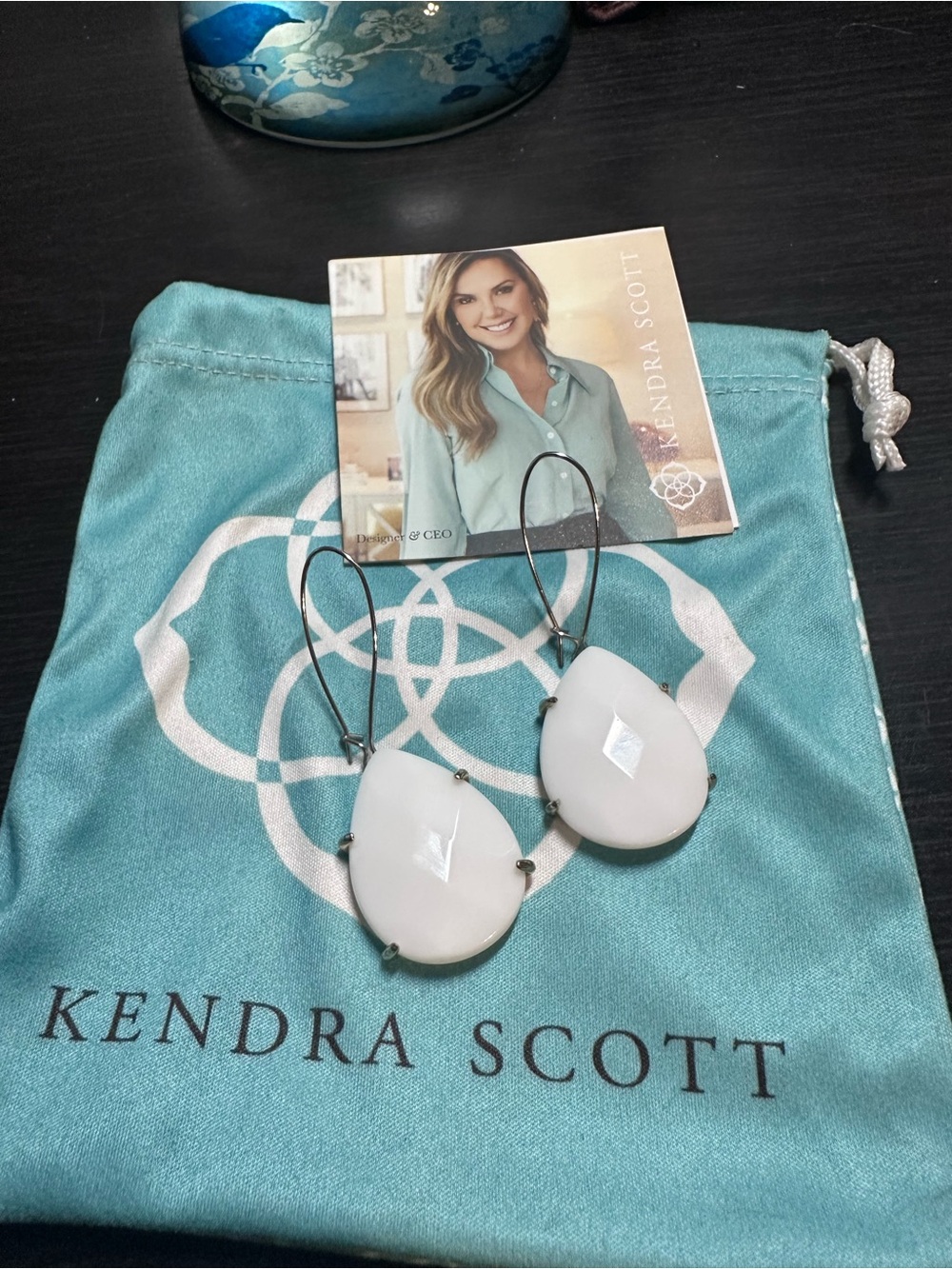 EUC Vintage Kendra Scott Allison Drop Earrings in Gold & White Faceted Stones